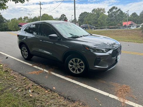 Used 2023 Ford Escape Active image 2
