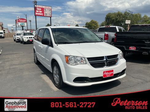 Used 2017 Dodge Grand Caravan SE w/ UConnect Hands-Free Group FWD image 1
