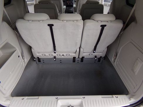 Used 2008 Chrysler Town & Country Touring FWD image 30