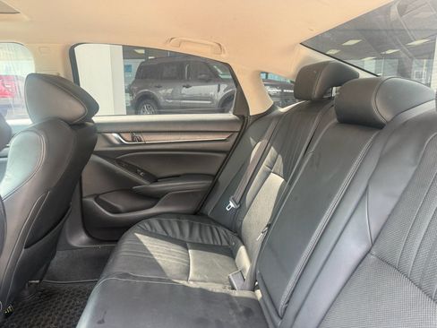 Used 2018 Honda Accord Touring image 5