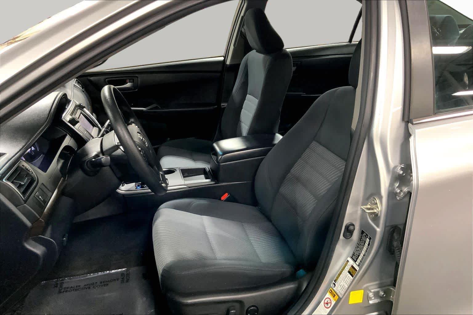 Used 2017 Toyota Camry LE FWD image 8