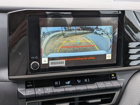 Used 2025 Toyota Camry SE w/ Convenience Package image 23