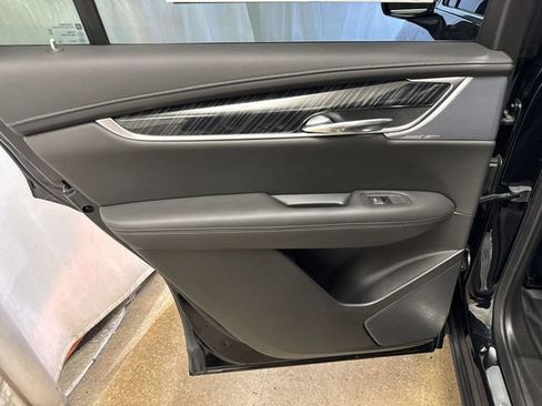 Certified 2024 Cadillac XT6 Premium Luxury w/ Technology Package AWD/4WD image 28