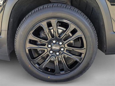 Used 2023 GMC Acadia SLE w/ Driver Convenience Package image 25