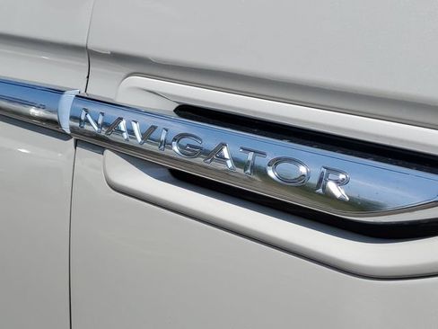 Used 2019 Lincoln Navigator Reserve AWD/4WD image 6