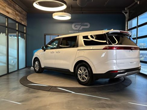 Used 2024 Kia Carnival LX FWD image 5