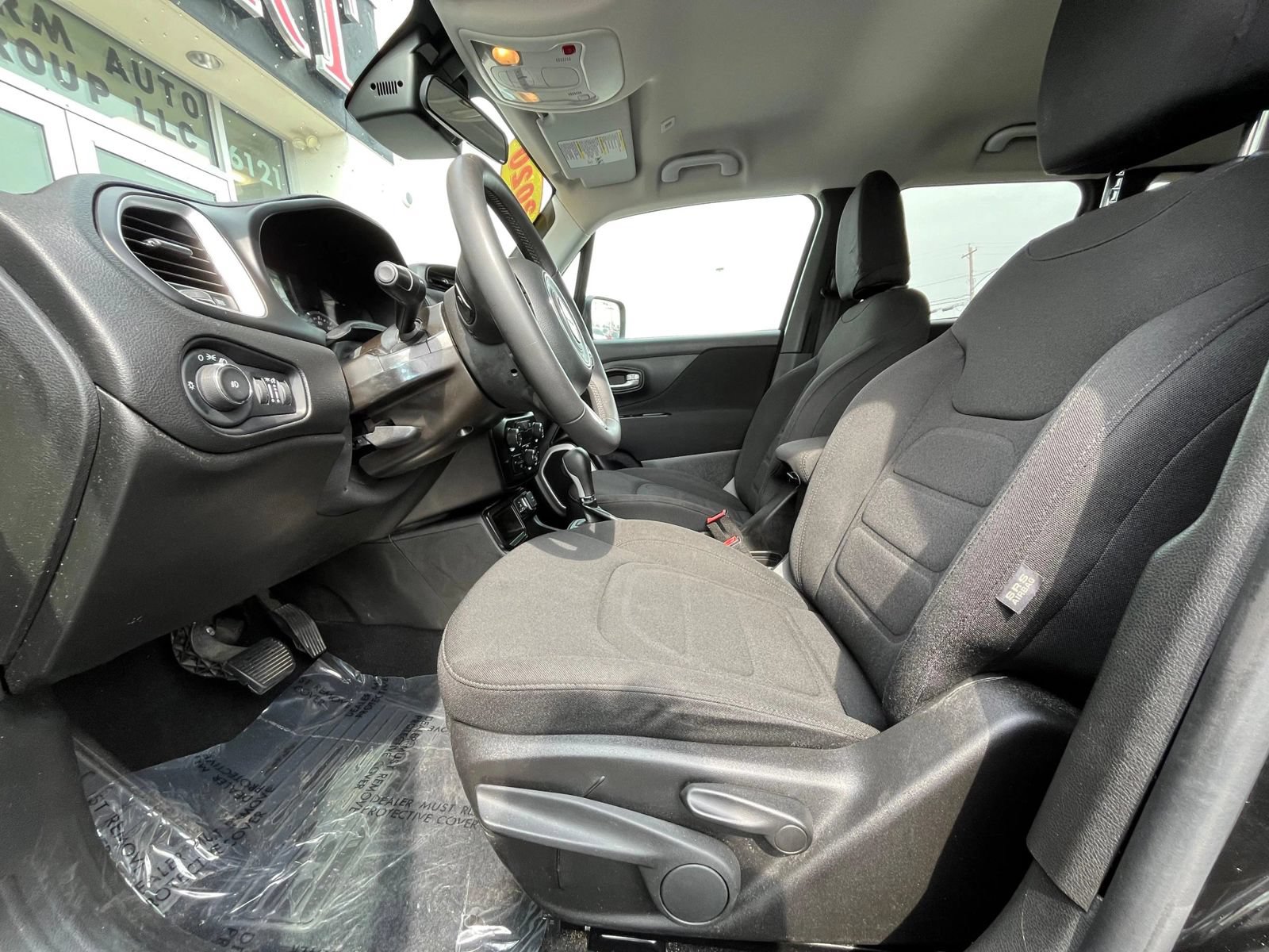 Used 2020 Jeep Renegade Latitude FWD image 24