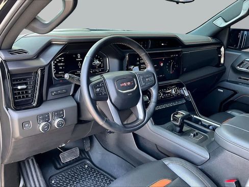 Used 2025 GMC Sierra 1500 AT4 w/ AT4 Premium Package AWD/4WD image 17
