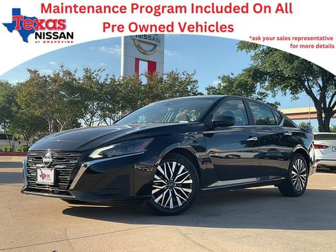 Used 2025 Nissan Altima 2.5 SV FWD image 1