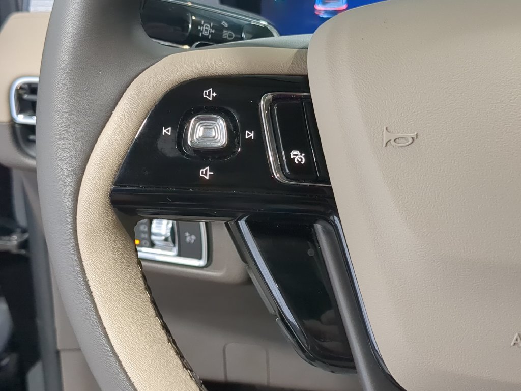 Used 2023 Lincoln Corsair AWD w/ Equipment Group 101A image 29