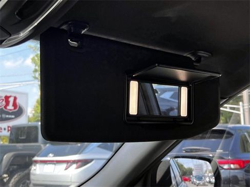 Used 2023 Jeep Grand Cherokee Altitude image 11