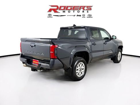 Certified 2025 Toyota Tacoma SR5 AWD/4WD image 13