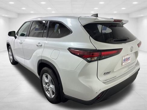Used 2024 Toyota Highlander LE image 8