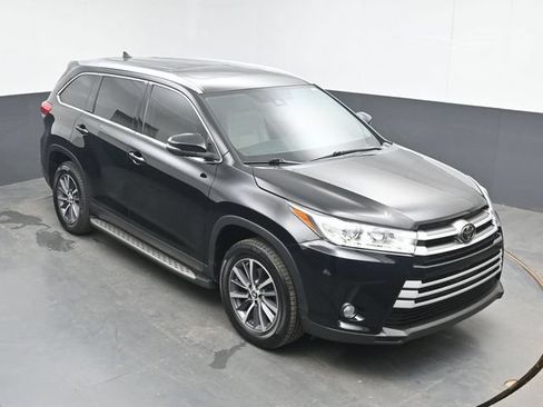 Used 2019 Toyota Highlander XLE FWD image 37