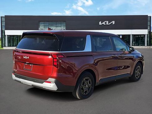 New 2026 Kia Carnival FWD image 4