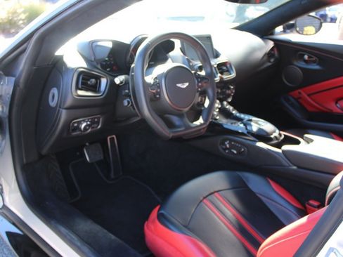 Used 2020 Aston Martin V8 Vantage Coupe image 17