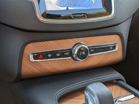 Certified 2023 Volvo XC90 T8 Plus w/ Protection Package Premier AWD/4WD image 18