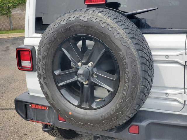 Used 2021 Jeep Wrangler Unlimited Sahara AWD/4WD image 32