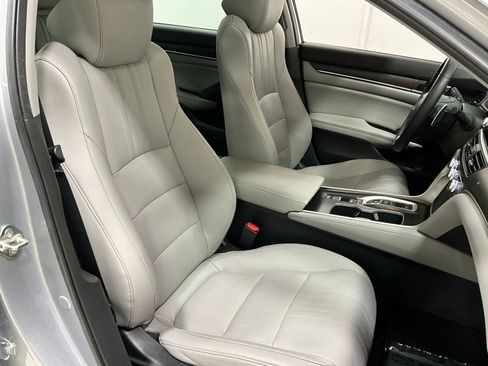 Used 2019 Honda Accord Touring image 9