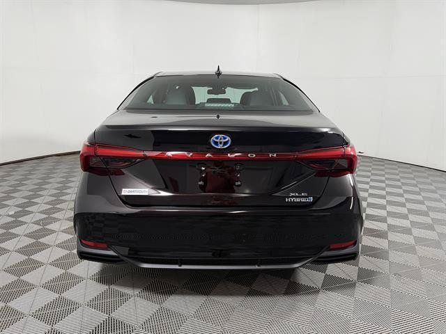 Used 2019 Toyota Avalon XLE w/ Moonroof Package FWD image 6