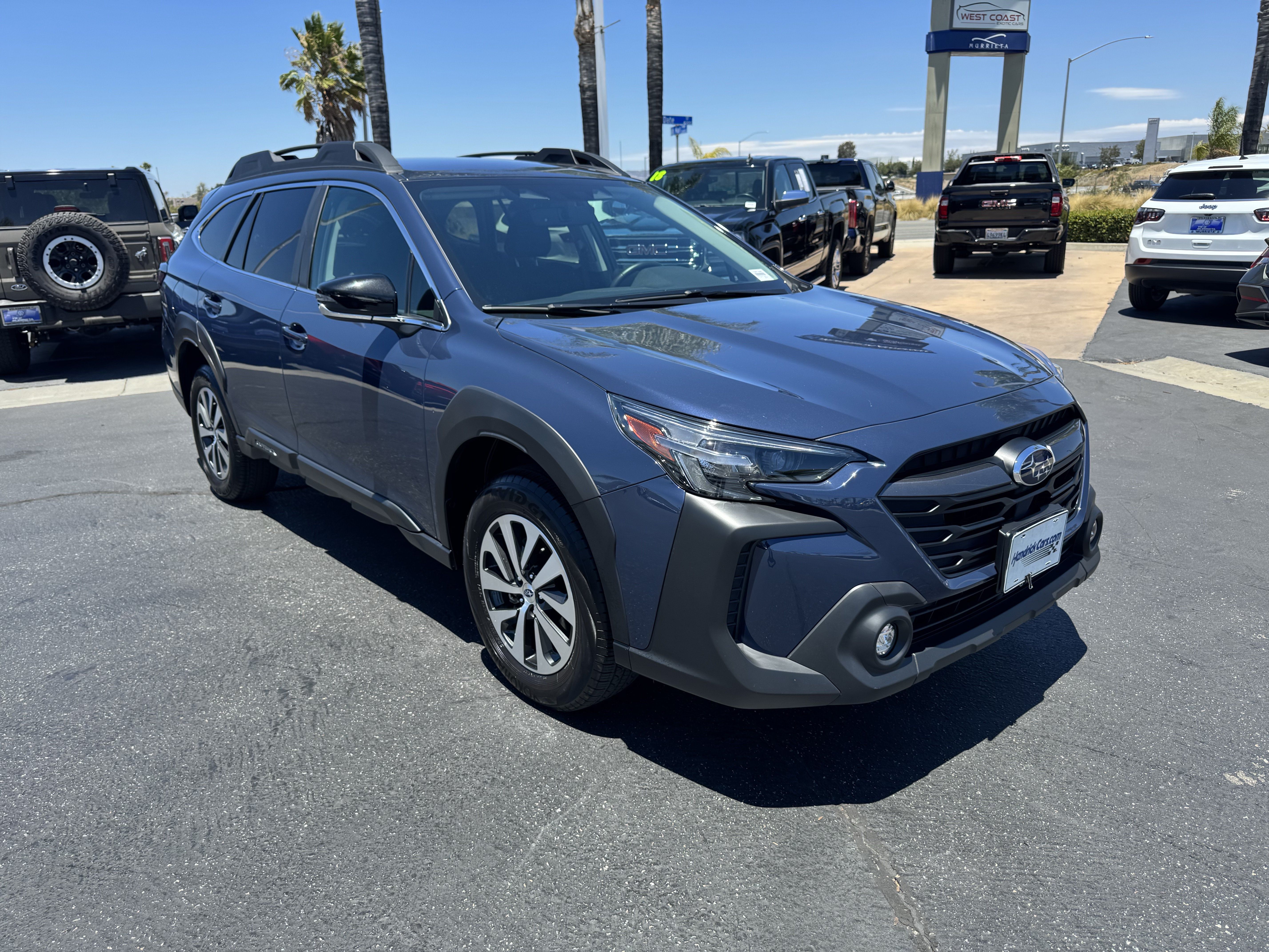 Used 2025 Subaru Outback Premium AWD/4WD image 2