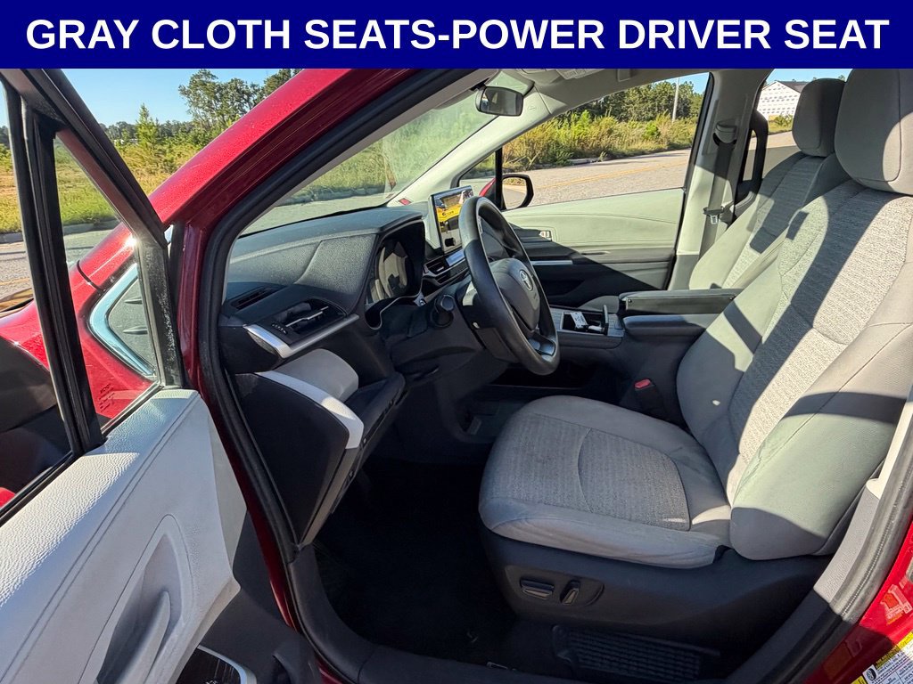Used 2023 Toyota Sienna LE FWD image 3