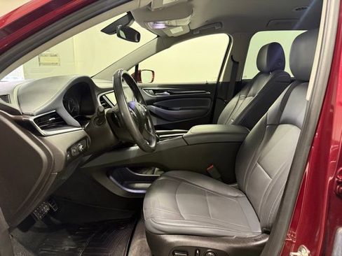 Used 2019 Buick Enclave Essence image 13