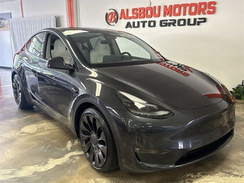 Used 2024 Tesla Model Y Performance AWD/4WD image 1