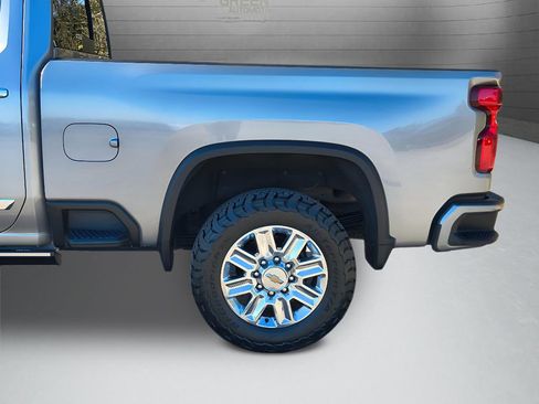 Used 2024 Chevrolet Silverado 2500 High Country w/ High Country Premium Package AWD/4WD image 3