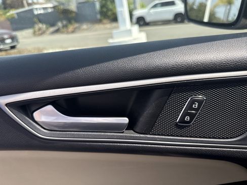 Used 2019 Ford Edge SEL FWD image 17