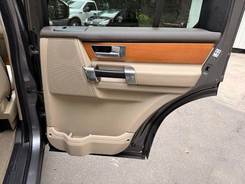 Used 2014 Land Rover LR4 HSE AWD/4WD image 32
