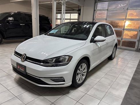 Used 2019 Volkswagen Golf SE image 1