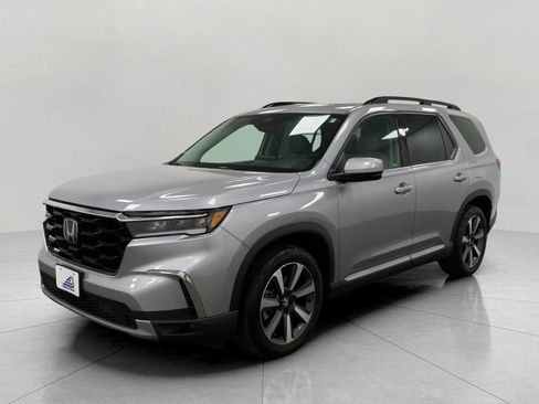 Used 2023 Honda Pilot Touring image 11