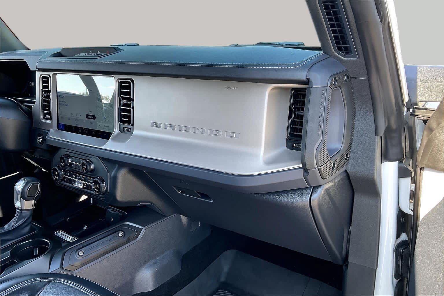 Used 2025 Ford Bronco Outer Banks AWD/4WD image 16