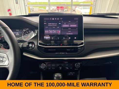 Used 2025 Jeep Compass Trailhawk AWD/4WD image 12