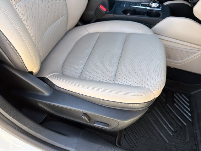 Used 2021 Ford Escape Titanium AWD/4WD image 26