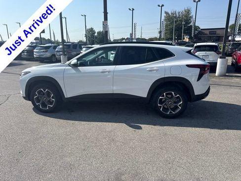 Used 2025 Chevrolet Trax LT w/ Driver Confidence Package FWD image 6