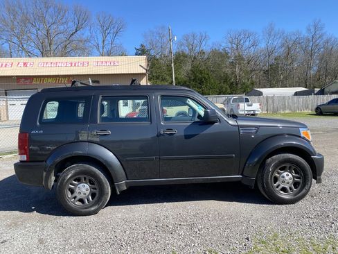 Used 2011 Dodge Nitro SE image 4