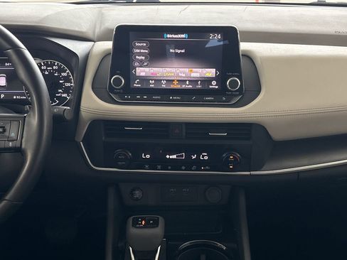 Used 2025 Nissan Rogue SV FWD image 24