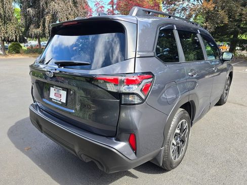 Certified 2025 Subaru Forester Premium AWD/4WD image 4