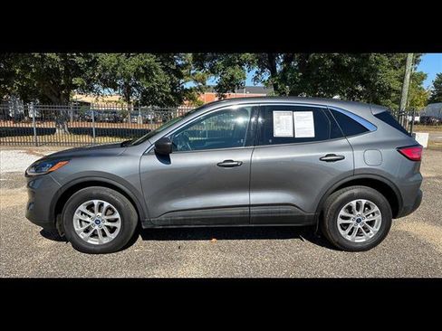 Used 2022 Ford Escape SE image 3