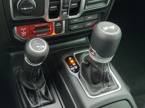 Used 2025 Jeep Wrangler Unlimited Sport AWD/4WD image 25