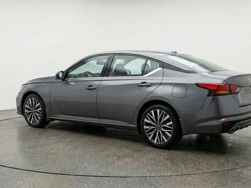 Used 2025 Nissan Altima 2.5 SV image 6