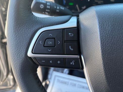 Used 2025 Toyota Sienna XLE FWD image 33