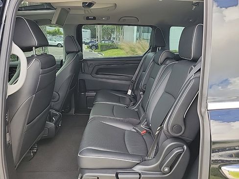 Used 2023 Honda Odyssey Elite image 7