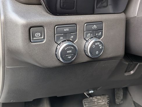 Used 2025 GMC Sierra 1500 SLE image 19