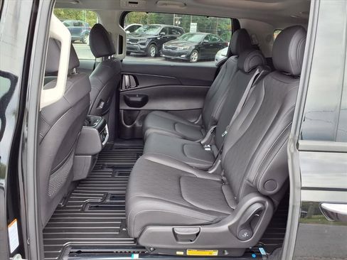 New 2026 Kia Carnival SX w/ SX Dark Edition Package image 11