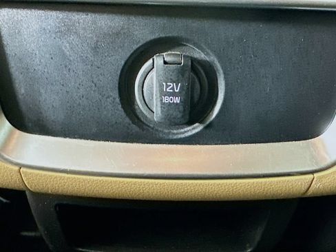 Used 2024 Kia Carnival EX FWD image 25