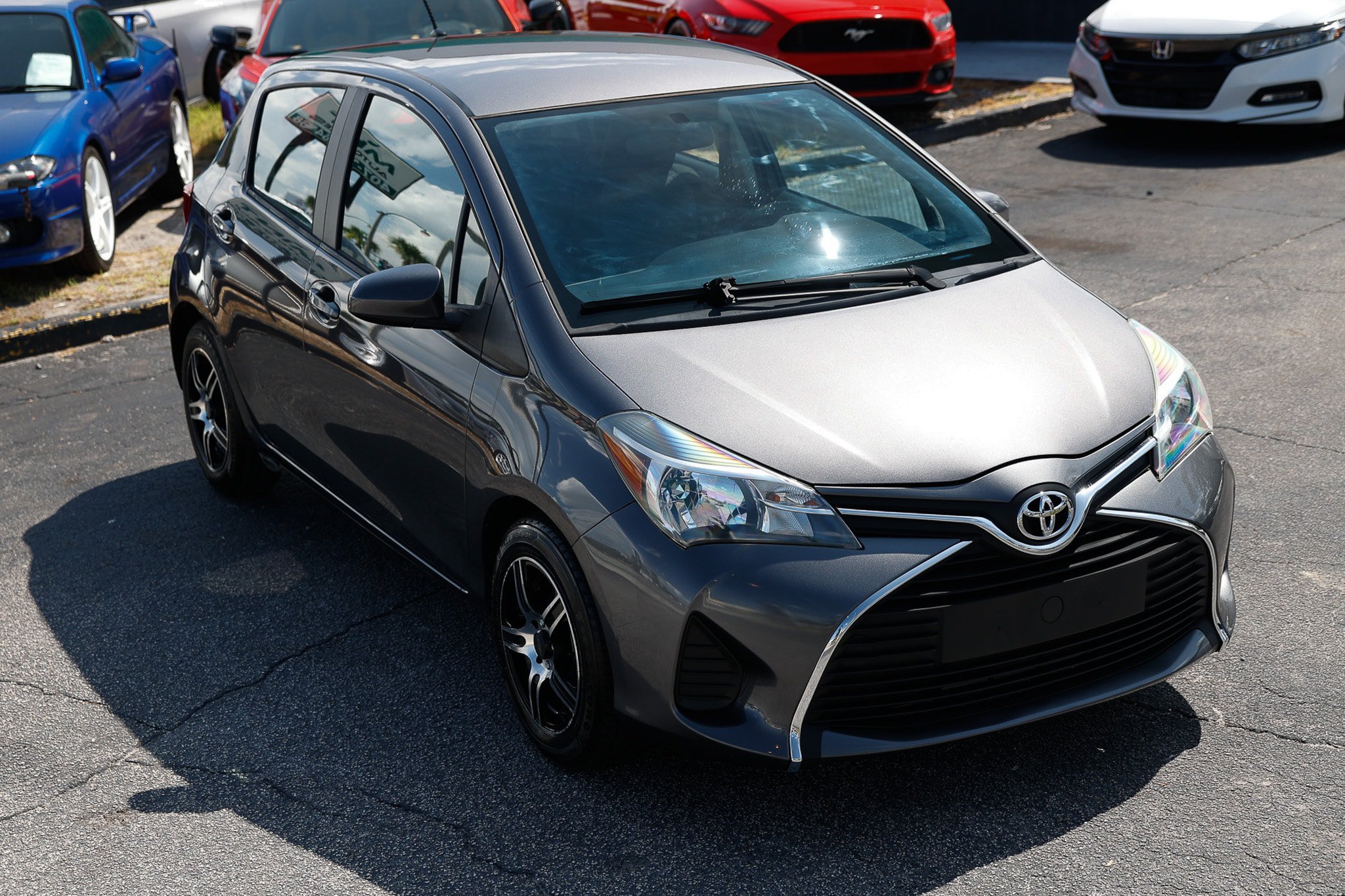 Used 2015 Toyota Yaris L FWD image 13