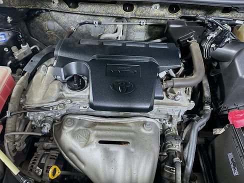 Used 2018 Toyota RAV4 Limited FWD image 35